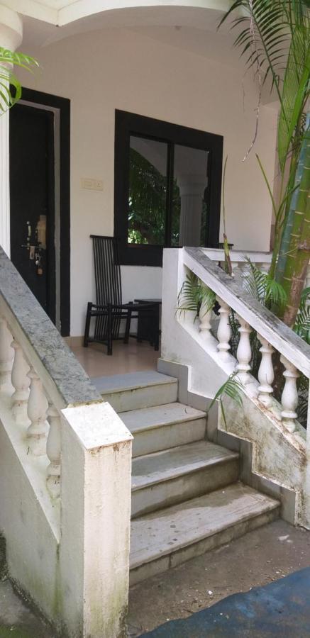 Hotel God'S Gift Morjim Esterno foto