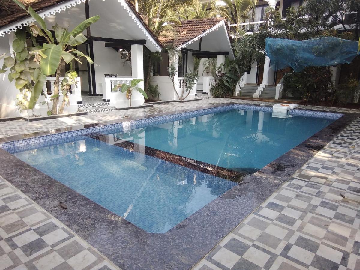 Hotel God'S Gift Morjim Esterno foto