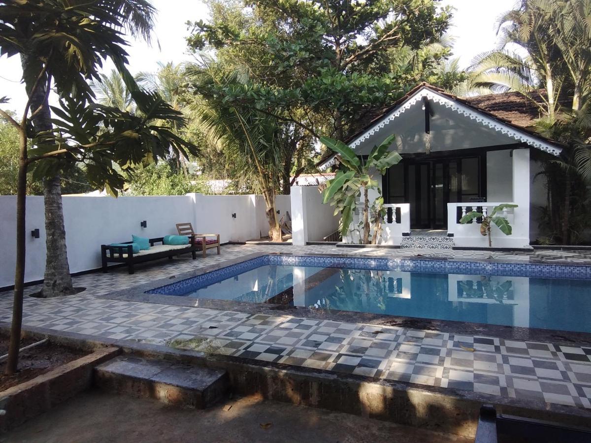 Hotel God'S Gift Morjim Esterno foto