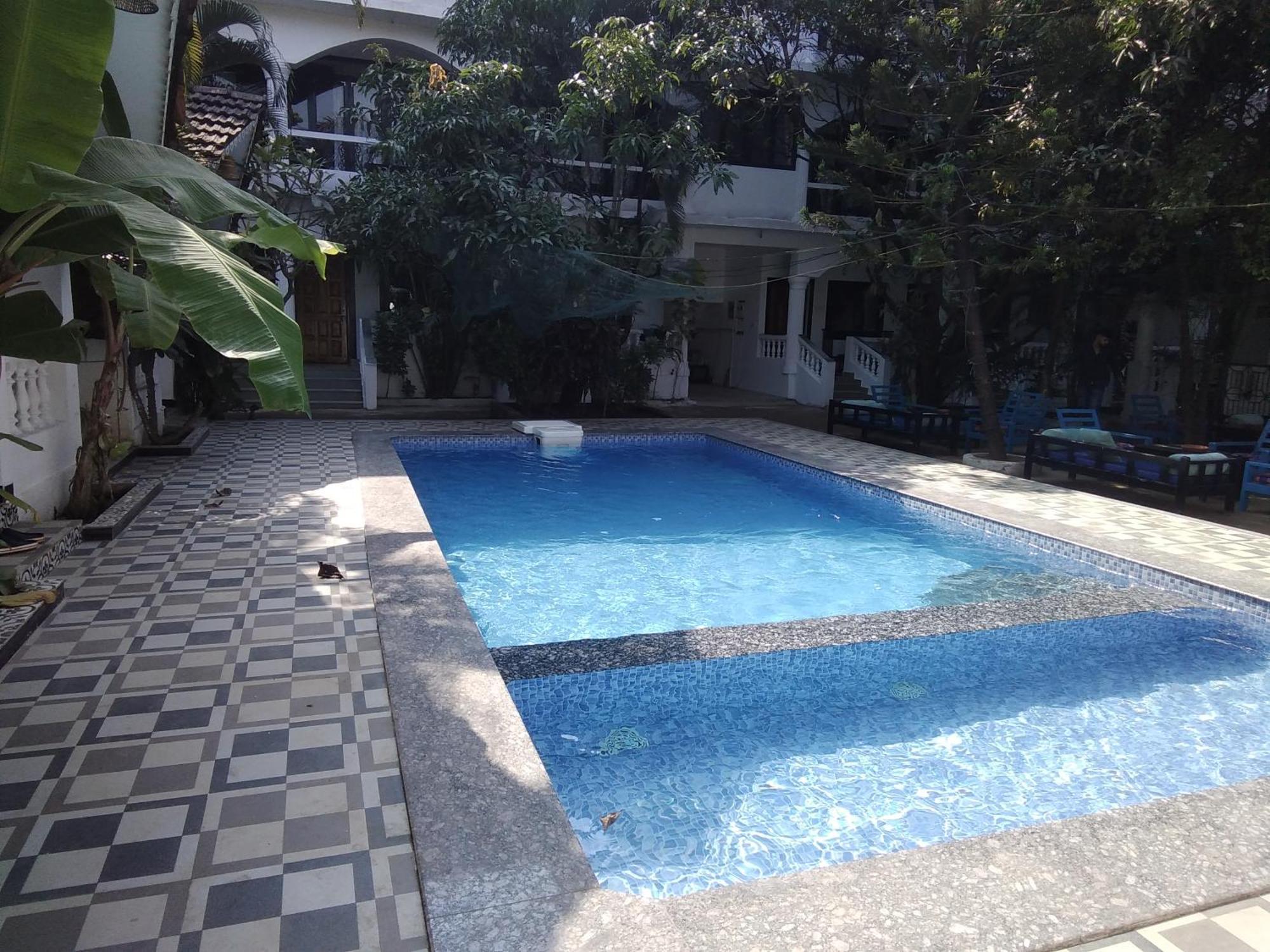 Hotel God'S Gift Morjim Esterno foto