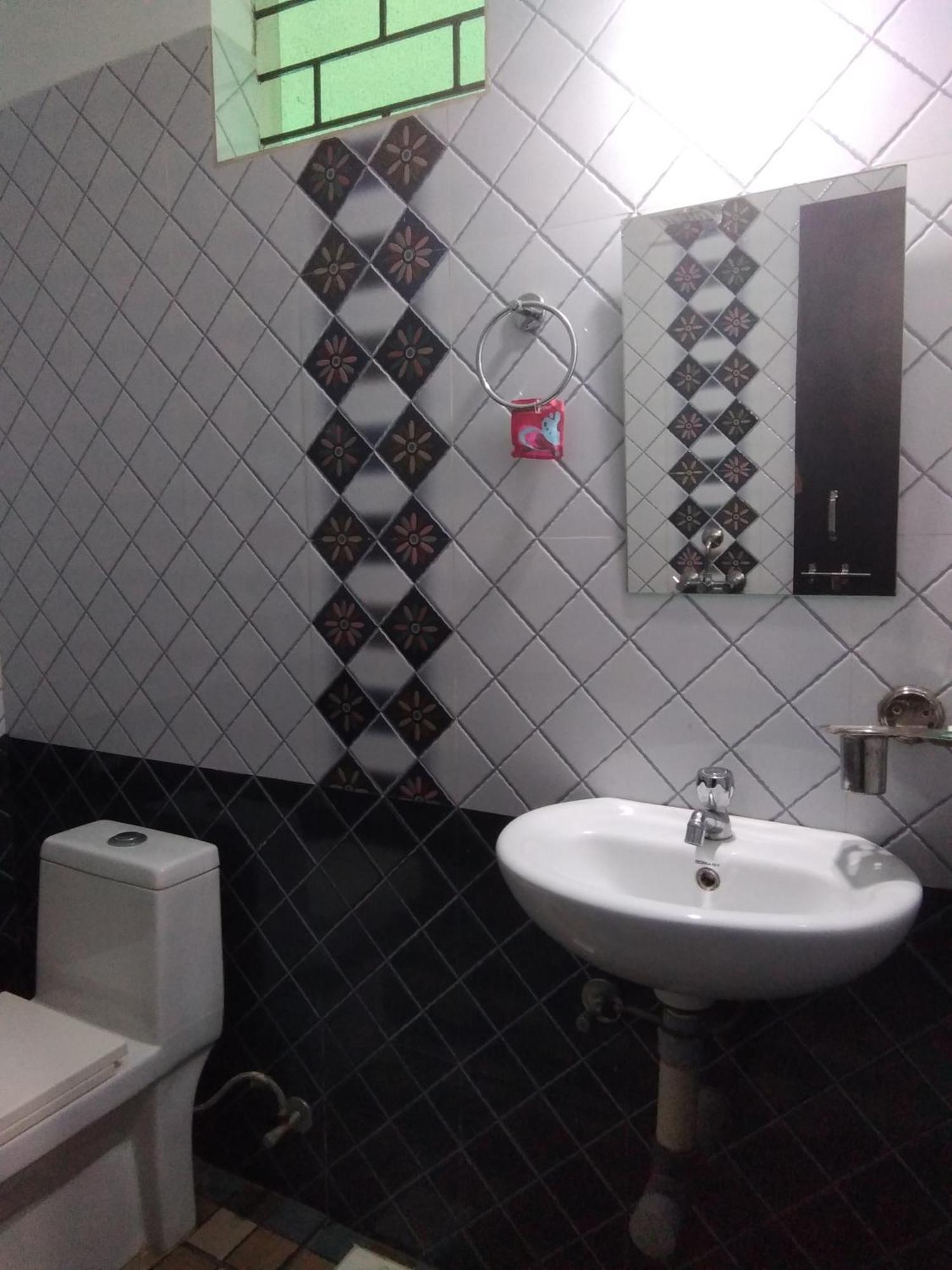 Hotel God'S Gift Morjim Esterno foto