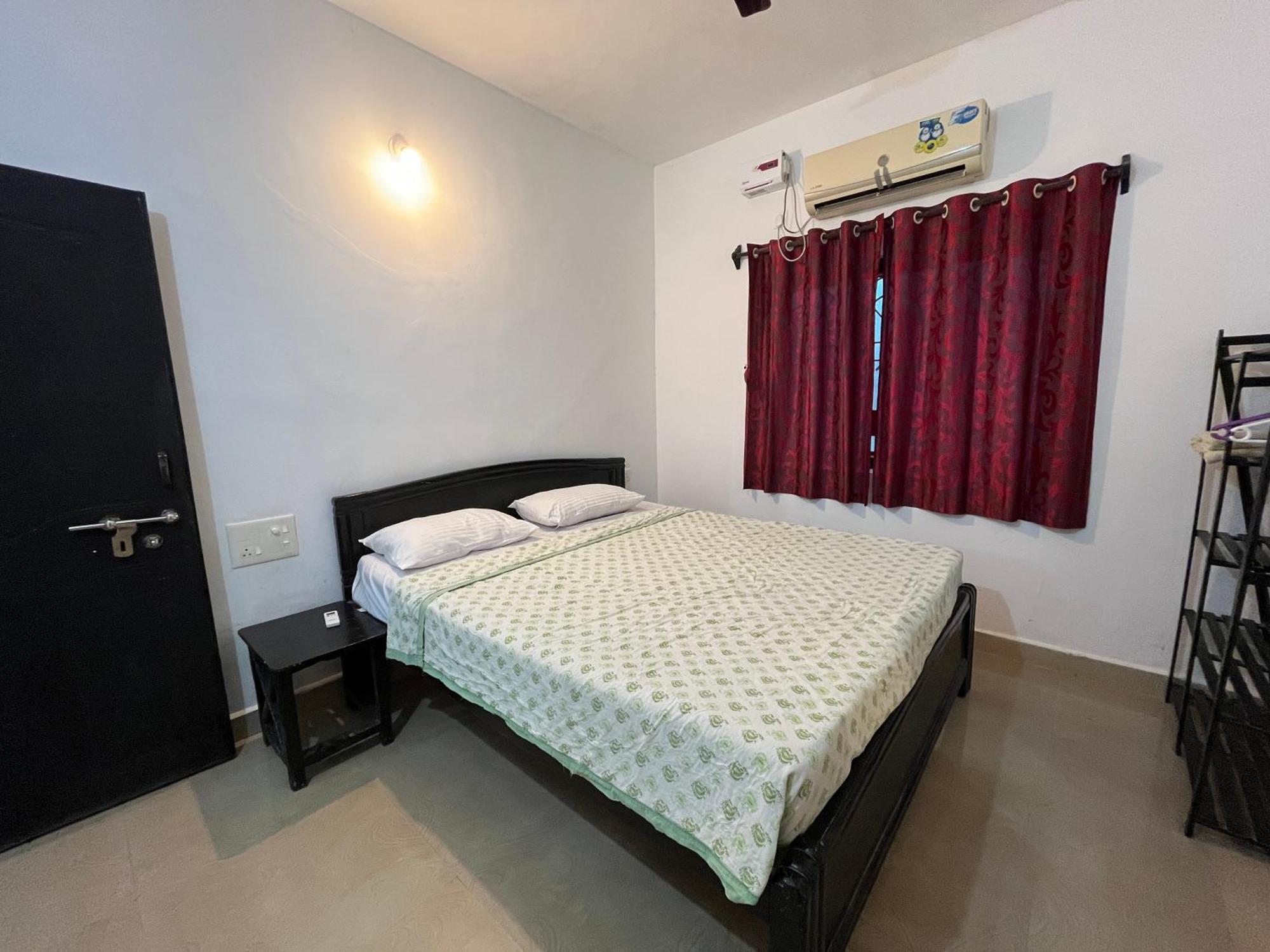 Hotel God'S Gift Morjim Esterno foto