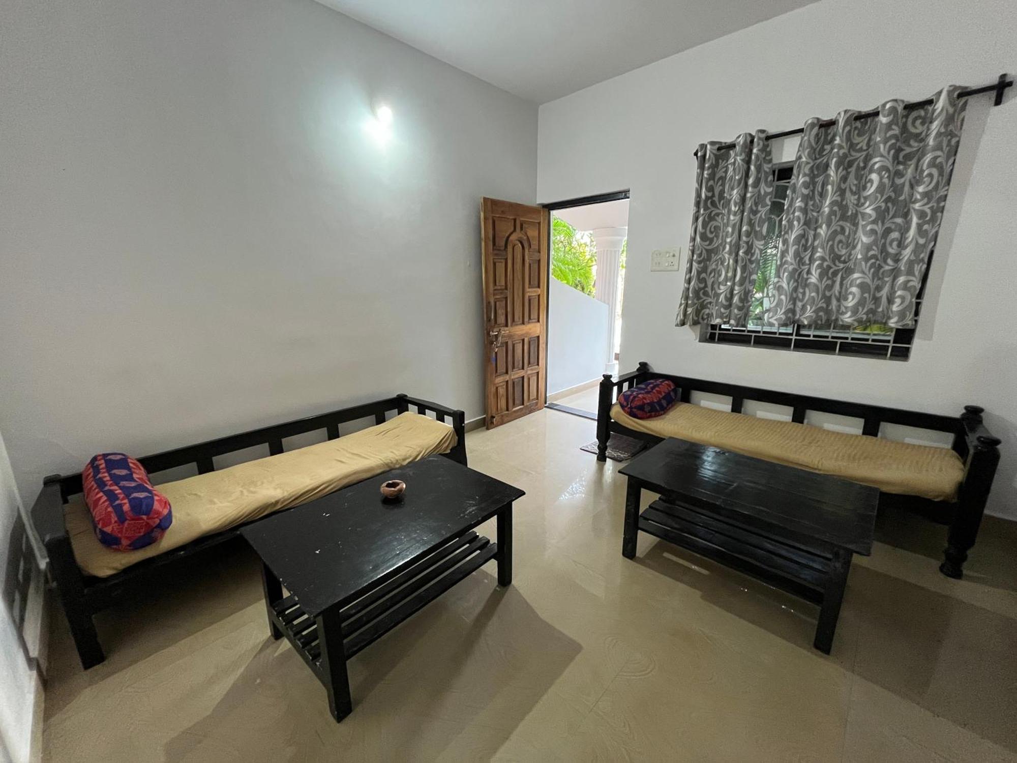 Hotel God'S Gift Morjim Esterno foto