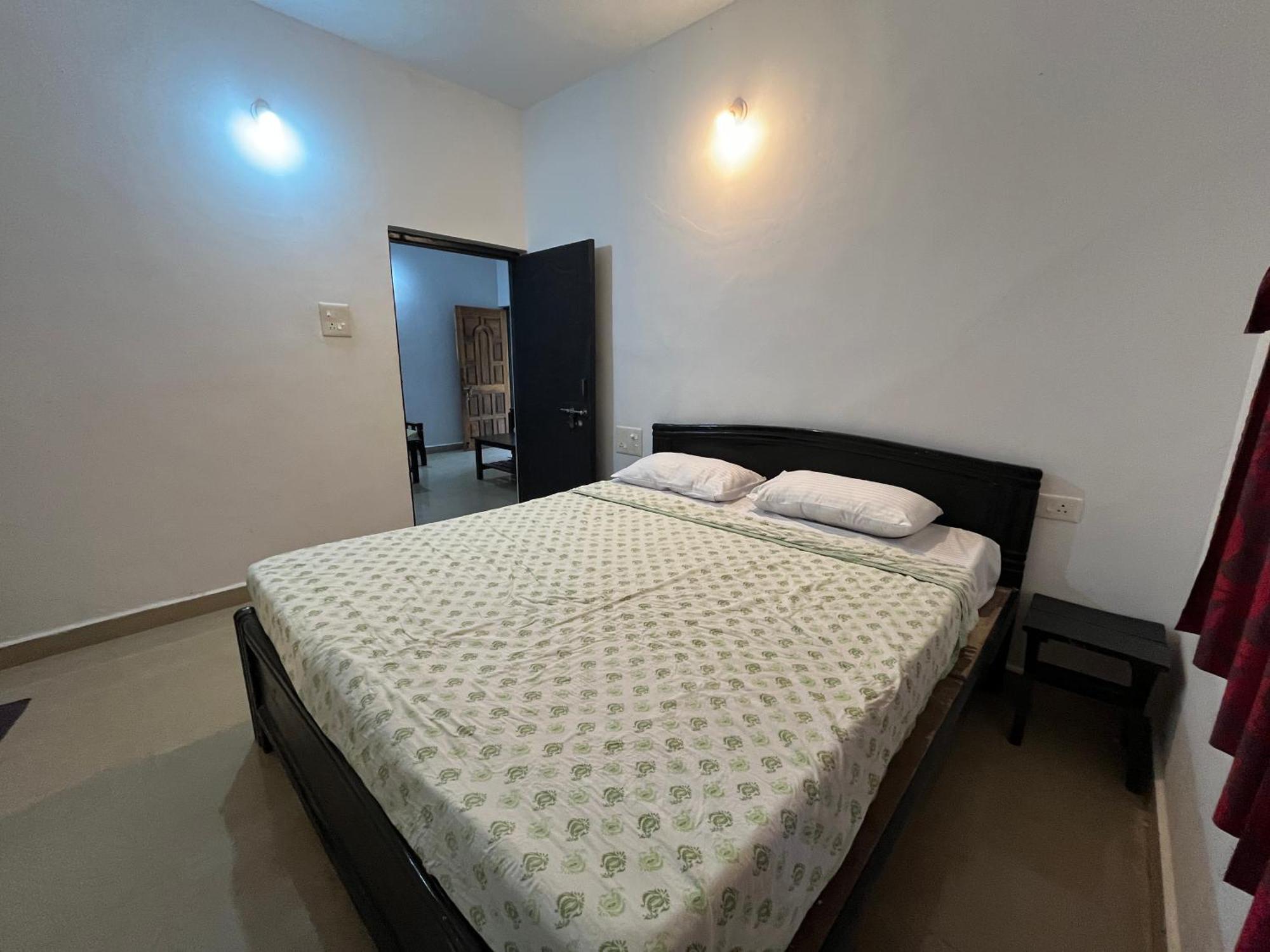 Hotel God'S Gift Morjim Esterno foto