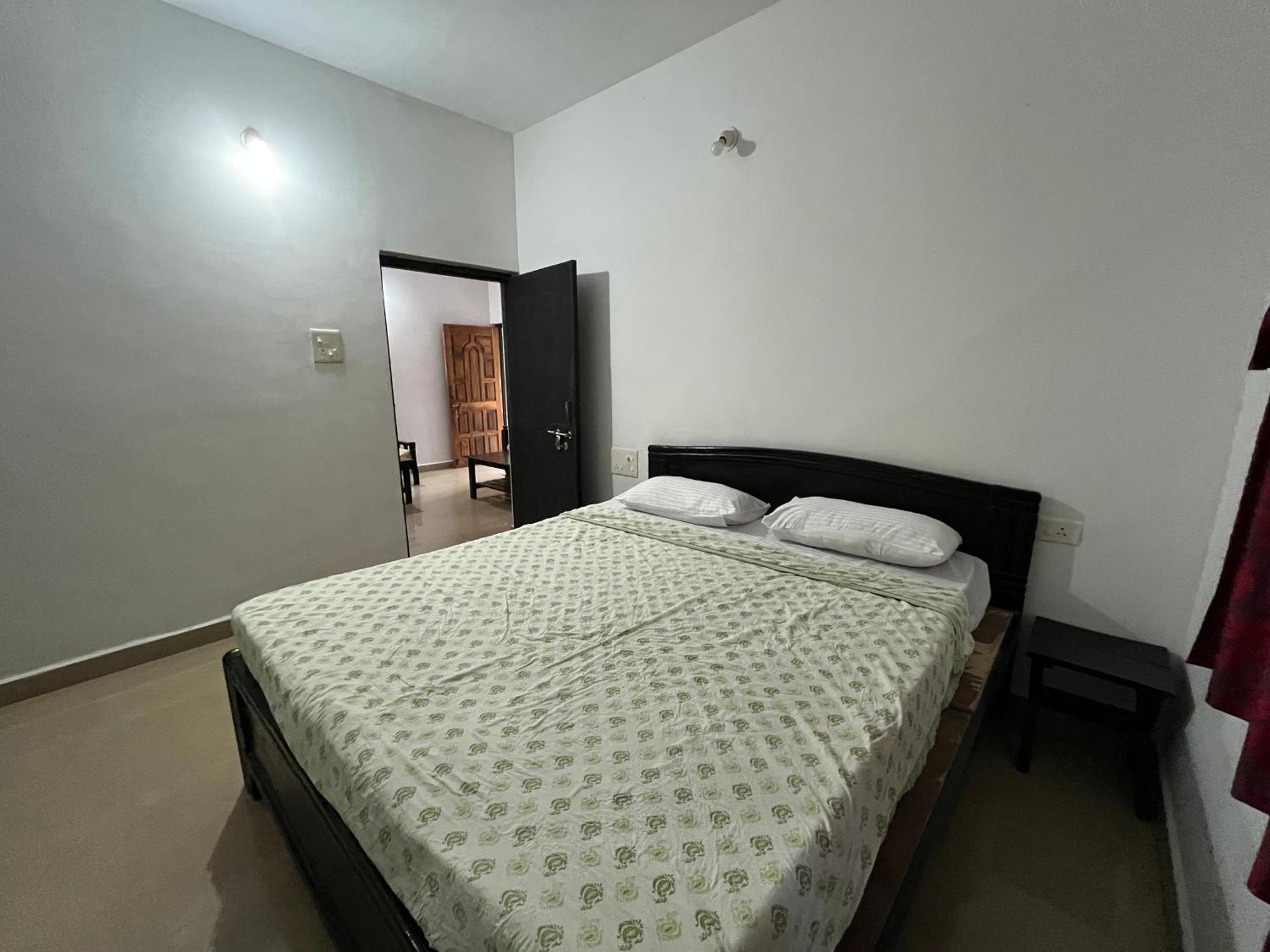 Hotel God'S Gift Morjim Esterno foto