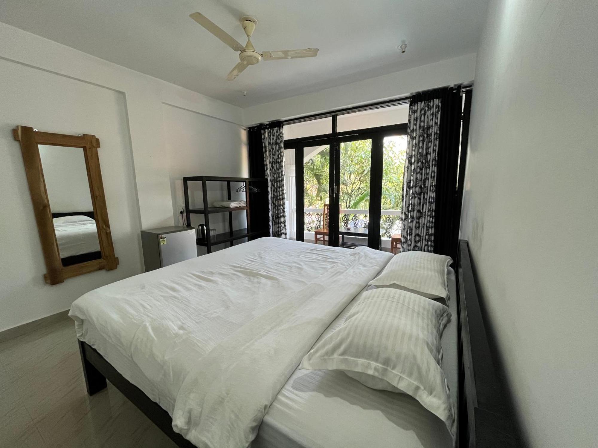 Hotel God'S Gift Morjim Esterno foto