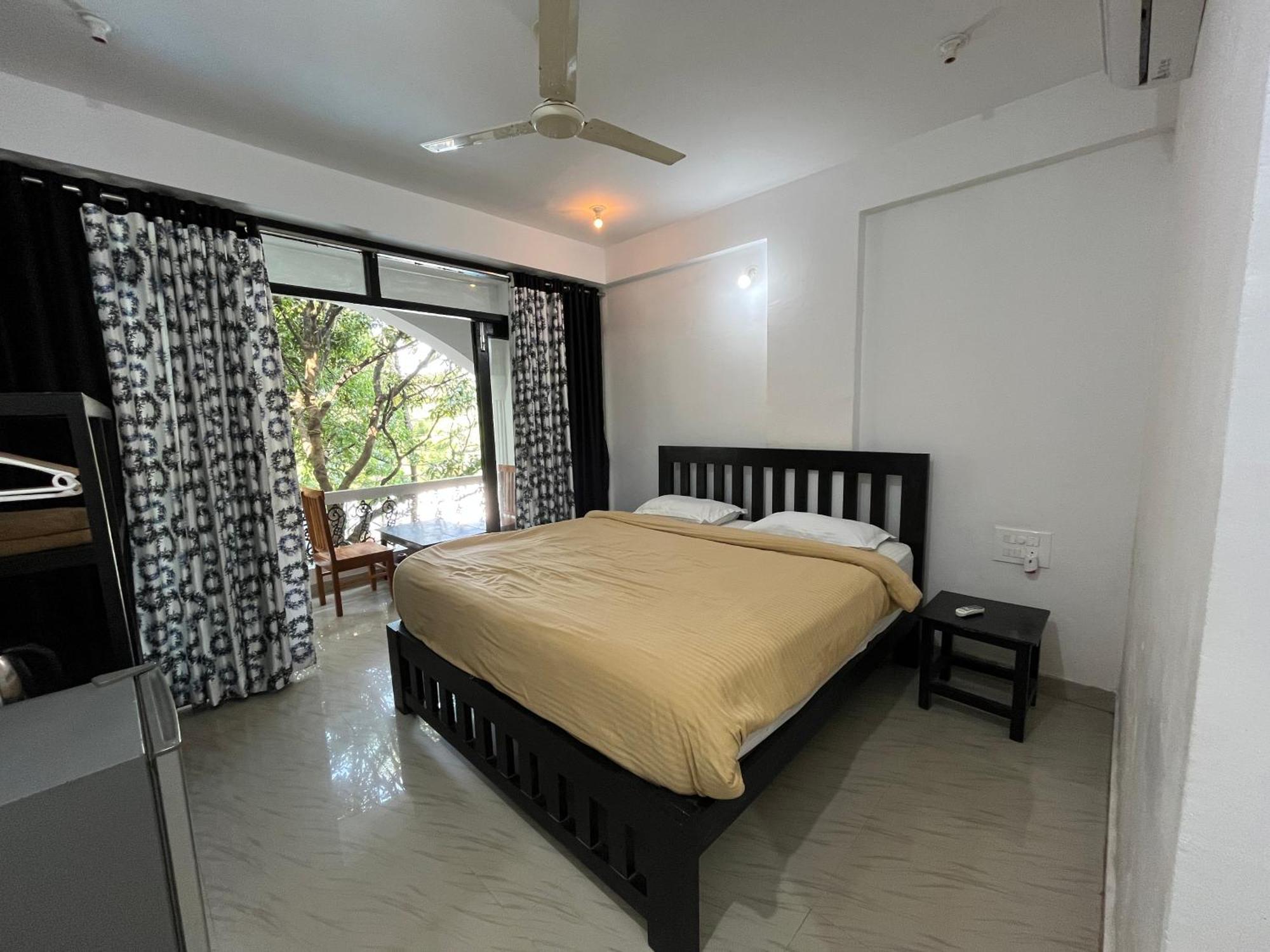 Hotel God'S Gift Morjim Esterno foto