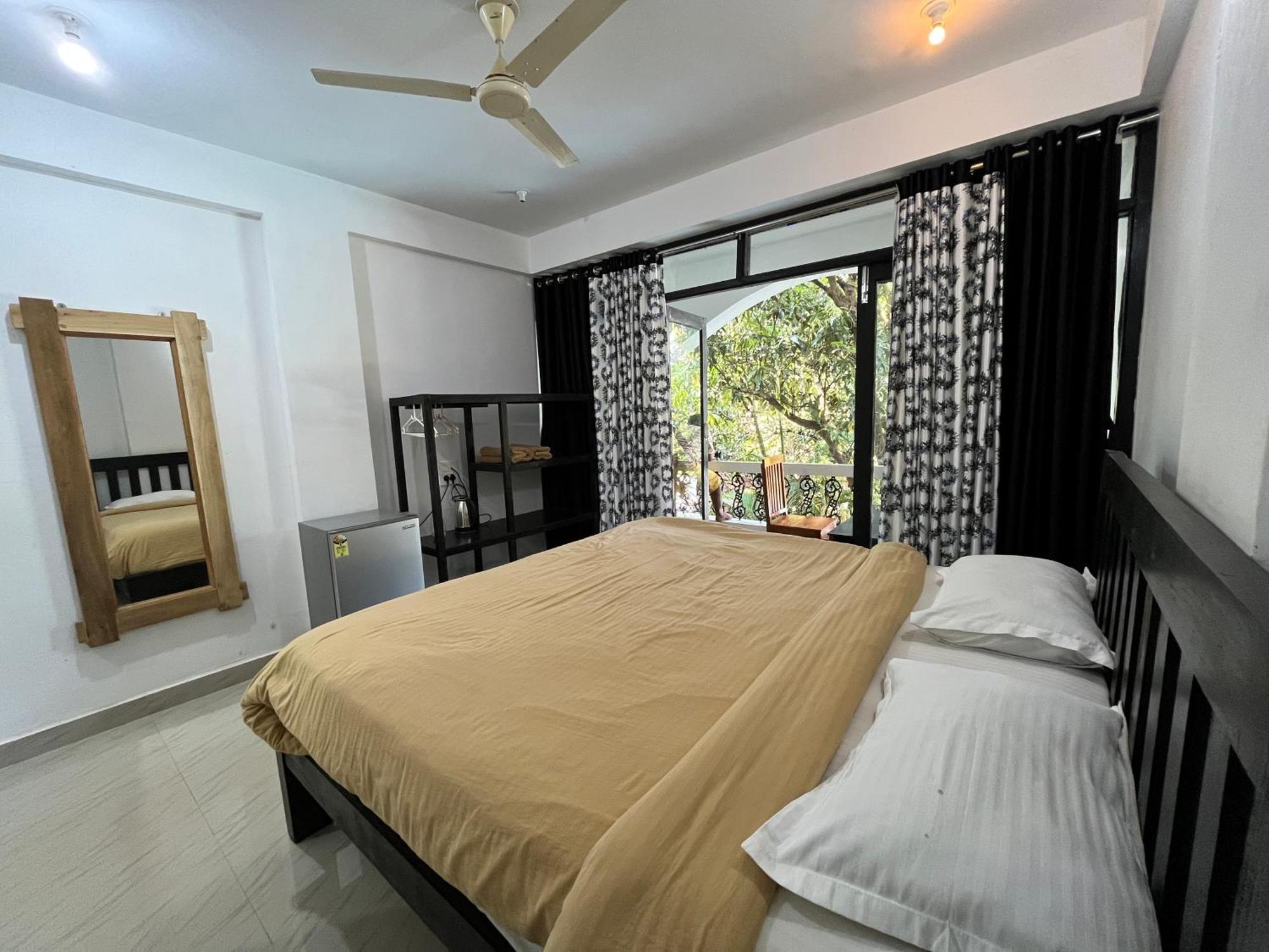 Hotel God'S Gift Morjim Esterno foto