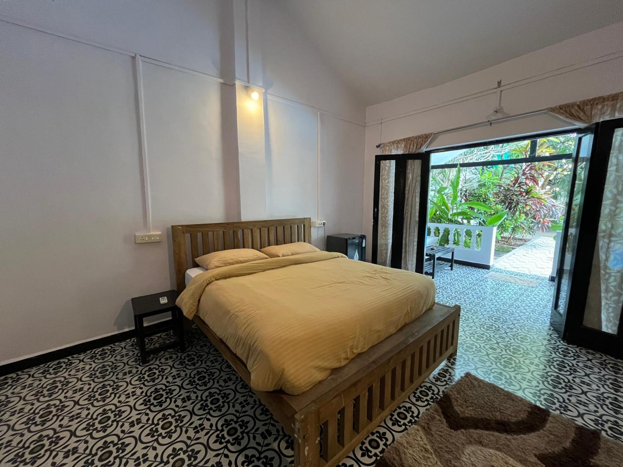 Hotel God'S Gift Morjim Esterno foto