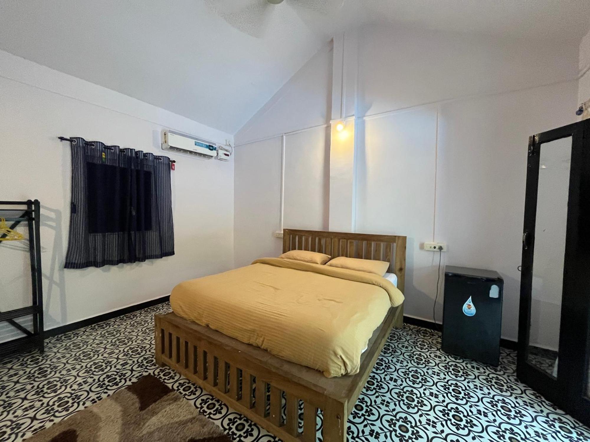 Hotel God'S Gift Morjim Esterno foto
