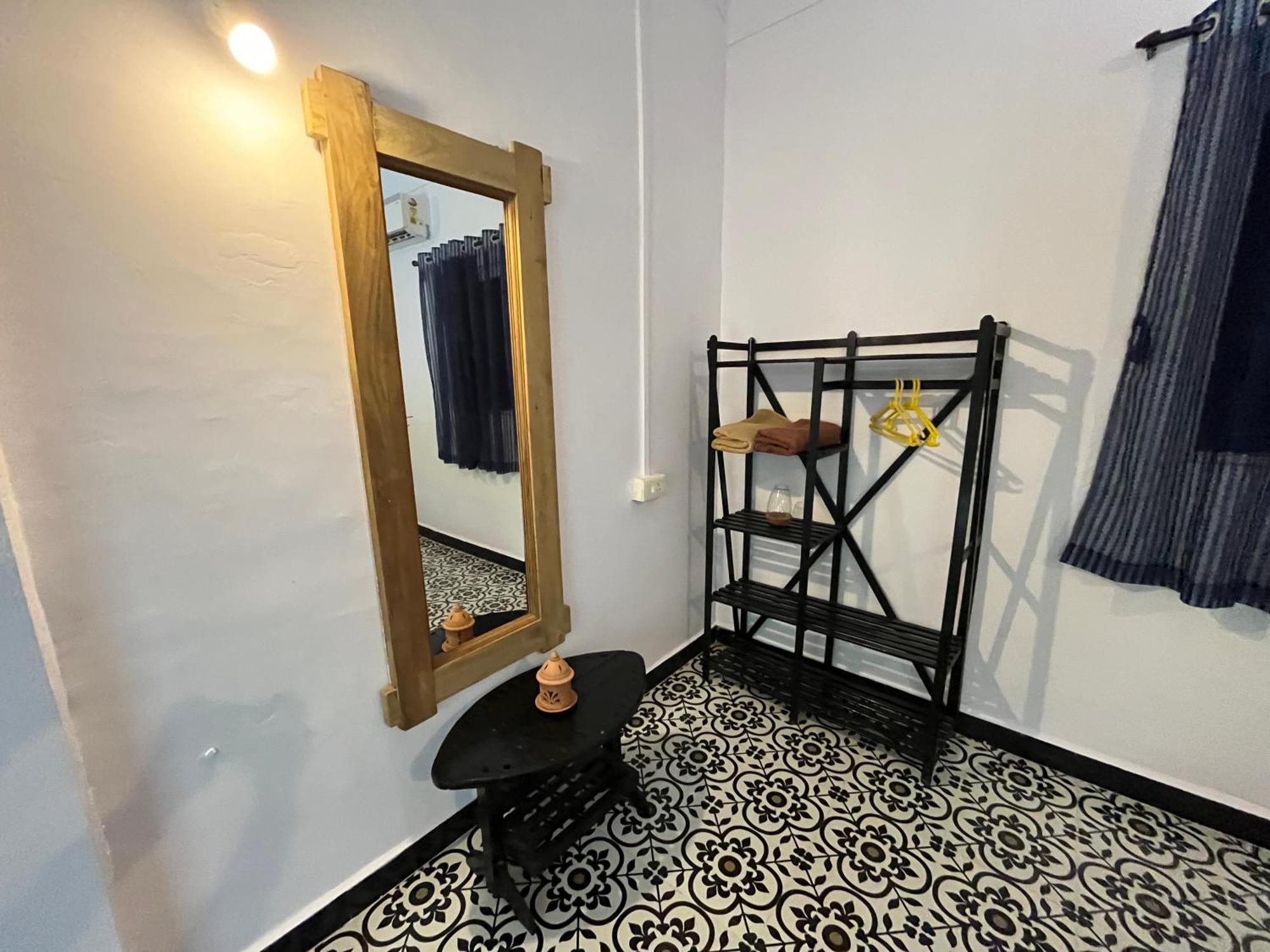 Hotel God'S Gift Morjim Esterno foto