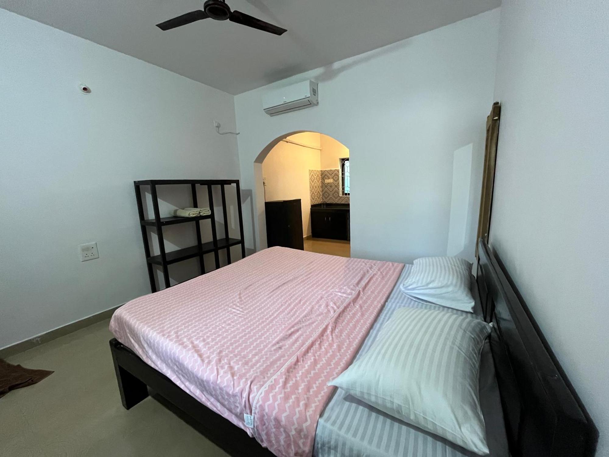 Hotel God'S Gift Morjim Esterno foto