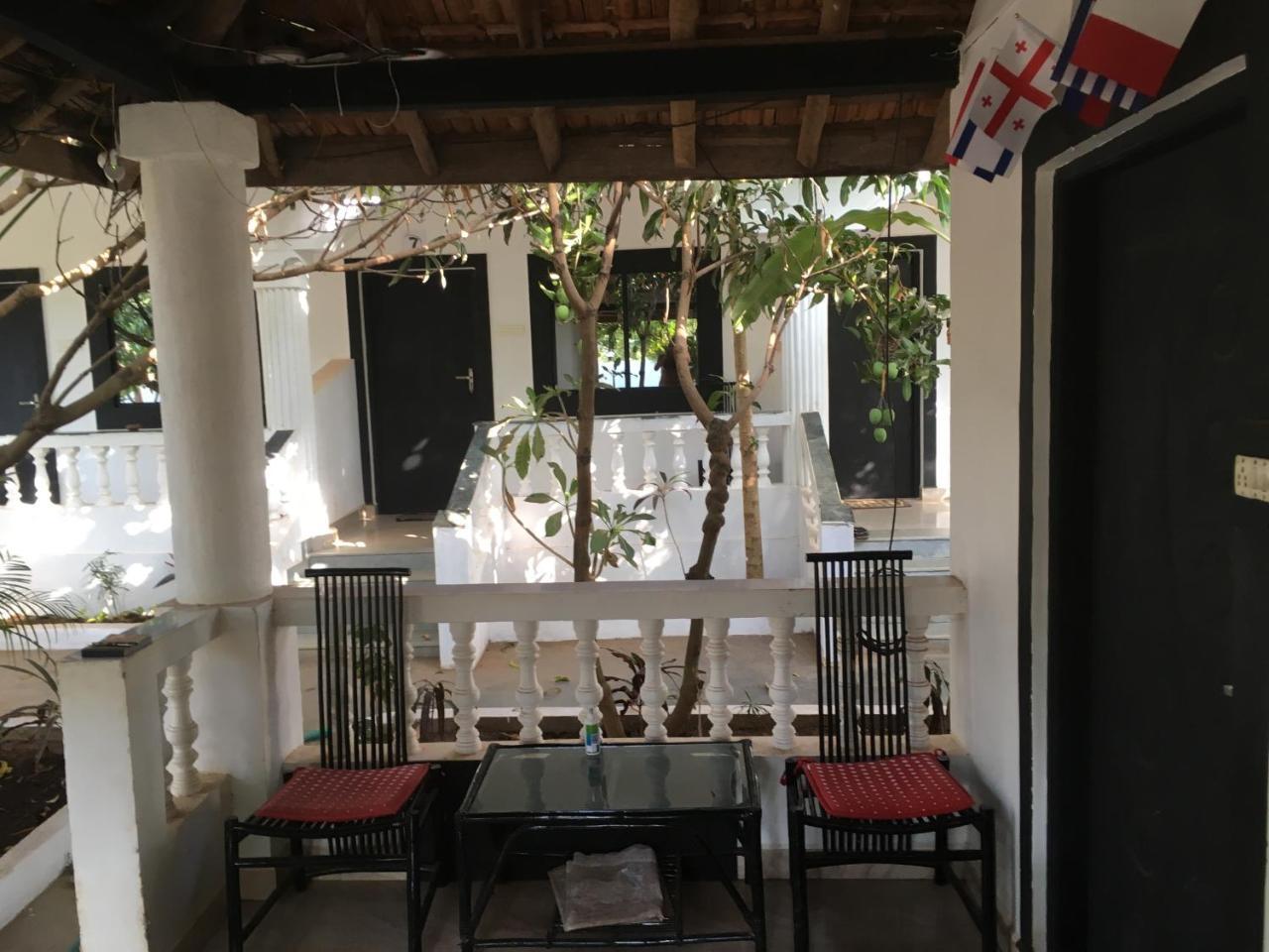 Hotel God'S Gift Morjim Esterno foto